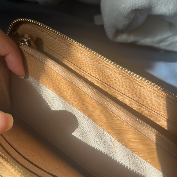 SOLD Michael Kors Long Zip Around Wallet Wristlet - Picture 12 of 17